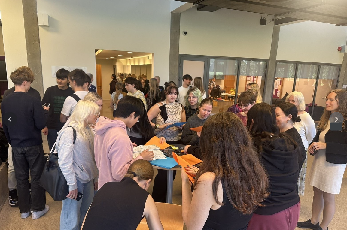 Mareli Parik, II VÕ 22.–26. september toimus meie koolis traditsiooniks olev võõrkeelte nädal, mida korraldavad kolmanda aasta võõrkeelte suuna õpilased. Kõige 